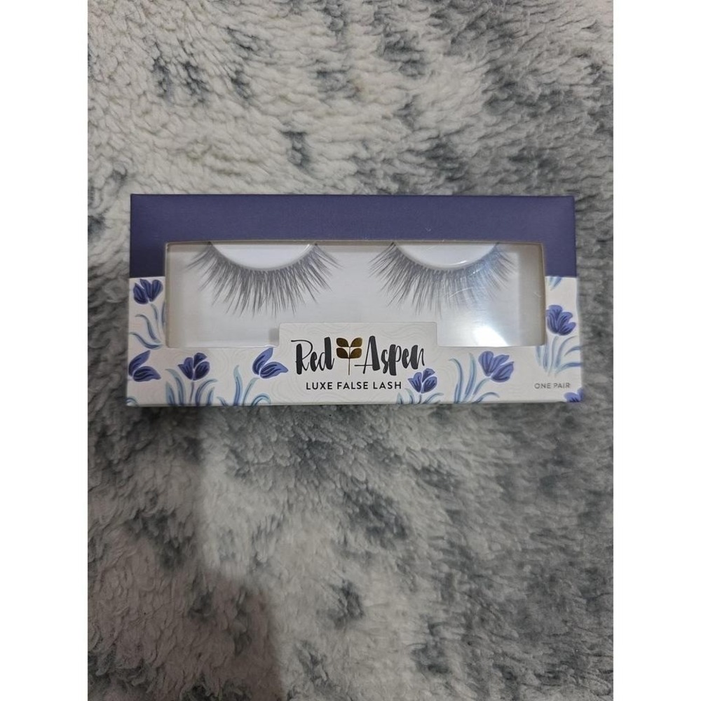Red Aspen Luxe False Lashes (Kashmira)